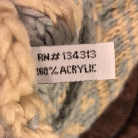 Zulily Women’s Knit Infinity Scarf - Picture 3 of 3